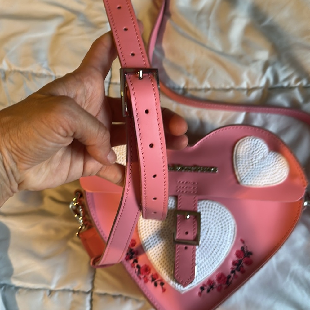 Dr Martens Pink Heart-Shaped Women's Bag - Picture 8 of 16